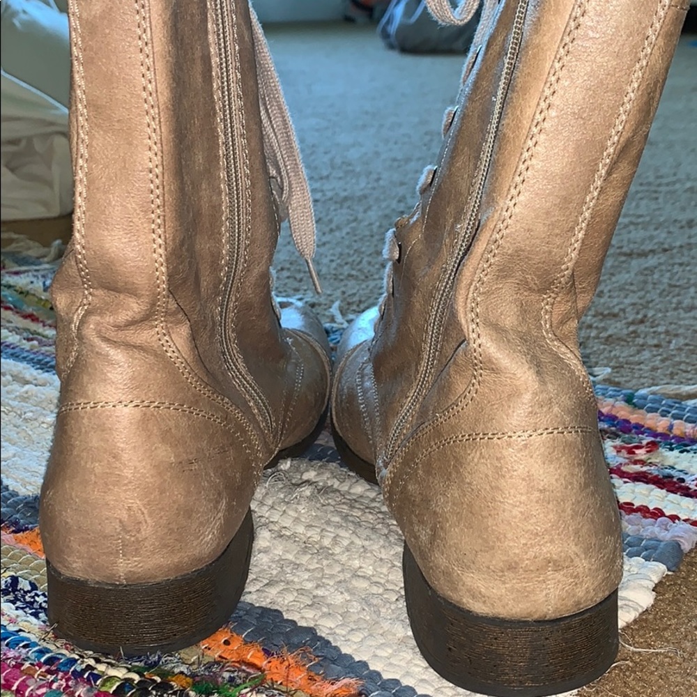 Cream boots - Picture 3 of 3